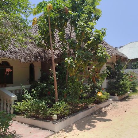 H & H Bungalows Нунгви Экстерьер фото